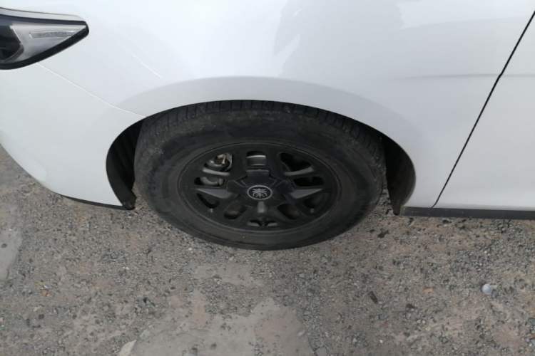 Used BYD Qin PLUS 2025 DM-i Smart Drive 55KM Leading Model Left Front Wheel Hub