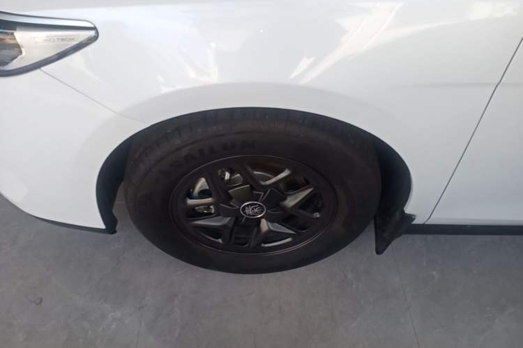 Used BYD Qin PLUS 2025 DM-i Smart Drive 55KM Leading Model Left Front Wheel Hub