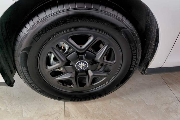 Used BYD Qin PLUS 2025 DM-i Smart Drive 55KM Leading Model Left Front Wheel Hub