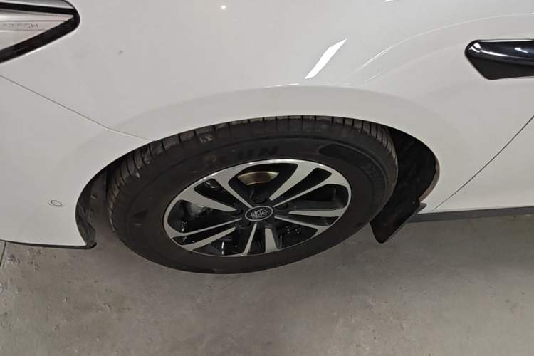 Used BYD Qin PLUS 2025 DM-i Smart Drive 55KM Beyond Model Left Front Wheel Hub