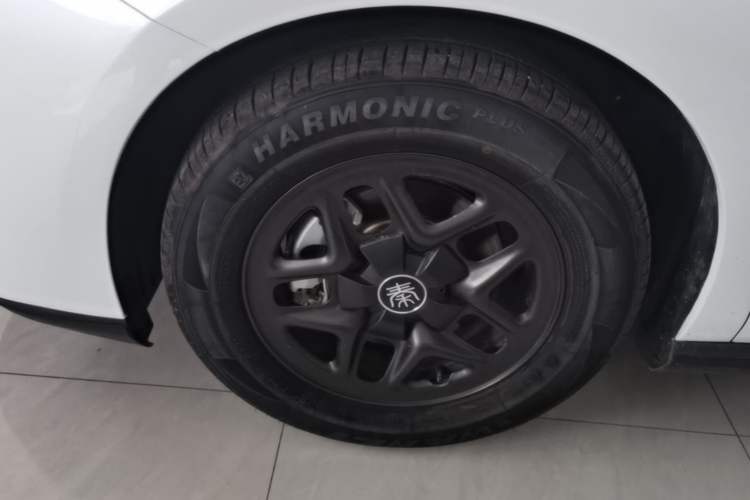 Used BYD Qin PLUS 2025 DM-i Smart Drive 55KM Leading Model Left Front Wheel Hub