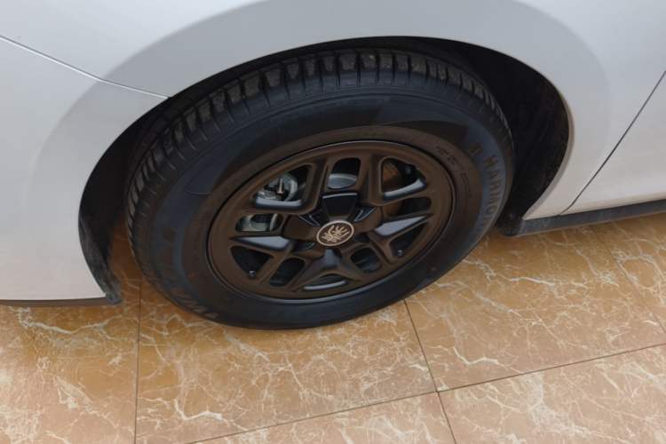 Used BYD Qin PLUS 2025 DM-i Smart Drive 55KM Leading Model Left Front Wheel Hub