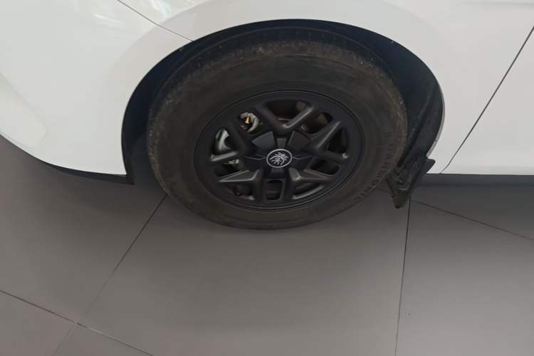 Used BYD Qin PLUS 2025 DM-i Smart Drive 55KM Leading Model Left Front Wheel Hub