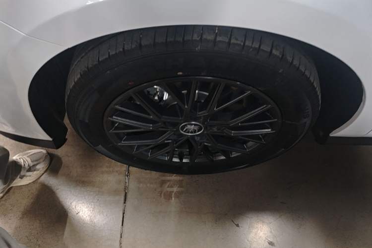 Used BYD Qin PLUS 2025 EV Smart Drive Version 510KM Beyond Model Left Front Wheel Hub