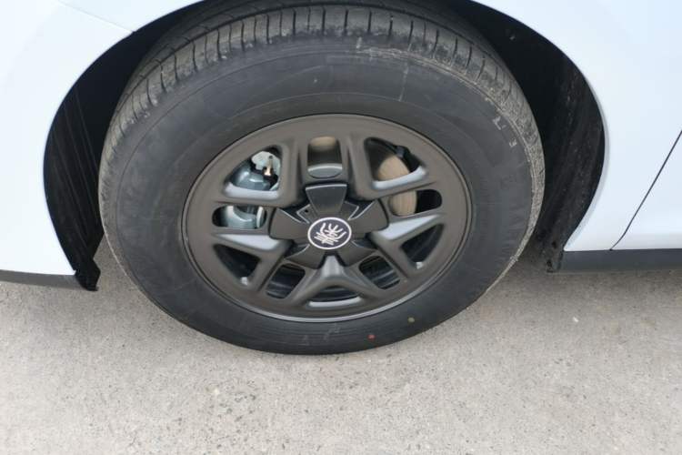Used BYD Qin PLUS 2025 DM-i Smart Drive 55KM Leading Model Left Front Wheel Hub