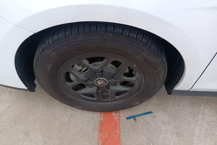 Used BYD Qin PLUS 2025 DM-i Smart Drive 55KM Leading Model Left Front Wheel Hub