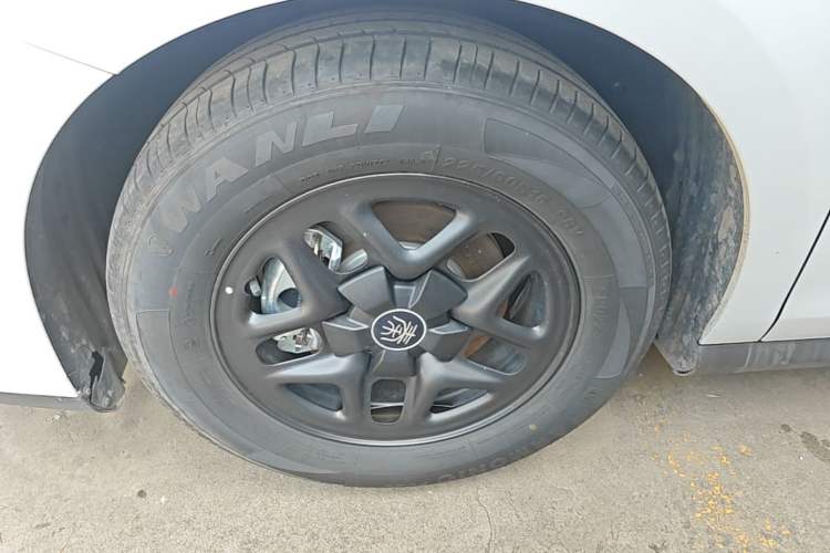 Used BYD Qin PLUS 2025 DM-i Smart Drive 55KM Leading Model Left Front Wheel Hub