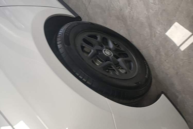 Used BYD Qin PLUS 2025 DM-i Smart Drive 55KM Leading Model Left Front Wheel Hub