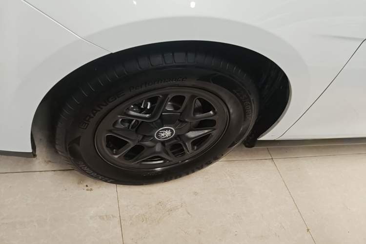 Used BYD Qin PLUS 2025 DM-i Smart Drive 55KM Leading Model Left Front Wheel Hub