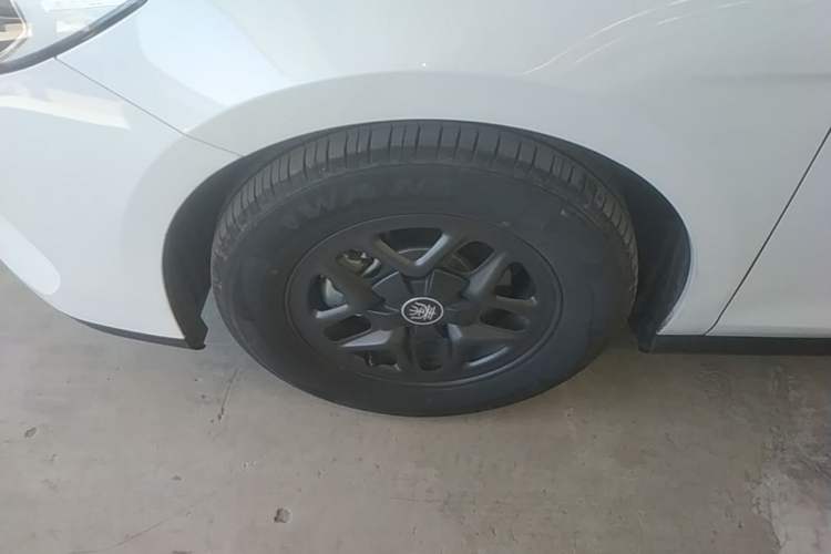 Used BYD Qin PLUS 2025 DM-i Smart Drive 55KM Leading Model Left Front Wheel Hub
