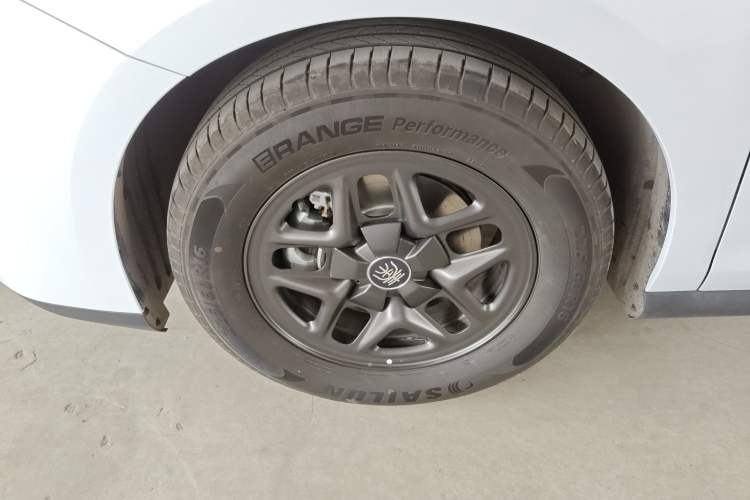 Used BYD Qin PLUS 2025 DM-i Smart Drive 55KM Leading Model Left Front Wheel Hub