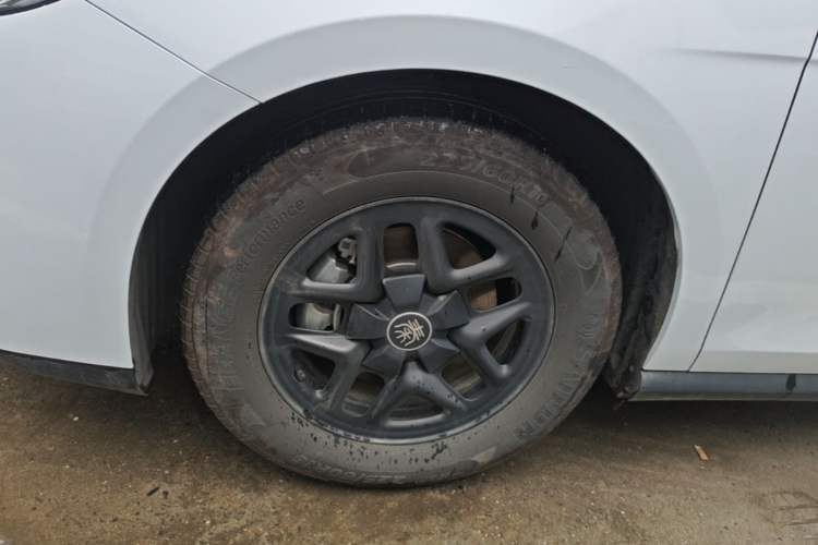 Used BYD Qin PLUS 2025 DM-i Smart Drive 55KM Leading Model Left Front Wheel Hub