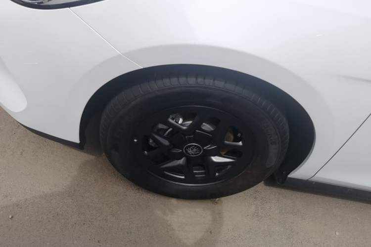 Used BYD Qin PLUS 2025 DM-i Smart Drive 55KM Leading Model Left Front Wheel Hub