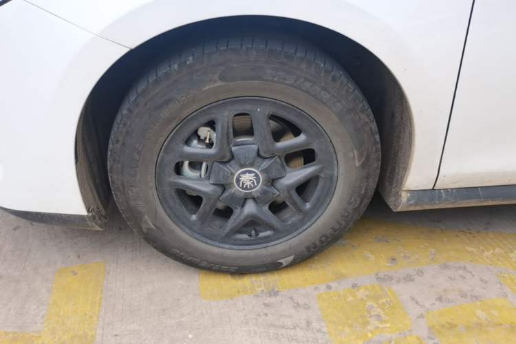 Used BYD Qin PLUS 2025 DM-i Smart Drive 55KM Leading Model Left Front Wheel Hub
