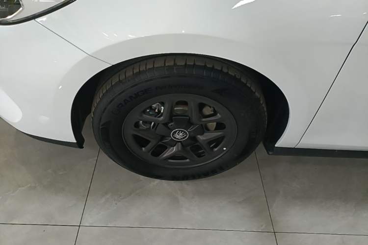 Used BYD Qin PLUS 2025 DM-i Smart Drive 55KM Leading Model Left Front Wheel Hub