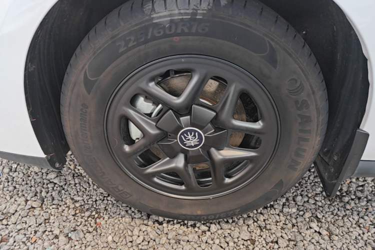 Used BYD Qin PLUS 2025 DM-i Smart Drive 55KM Leading Model Left Front Wheel Hub