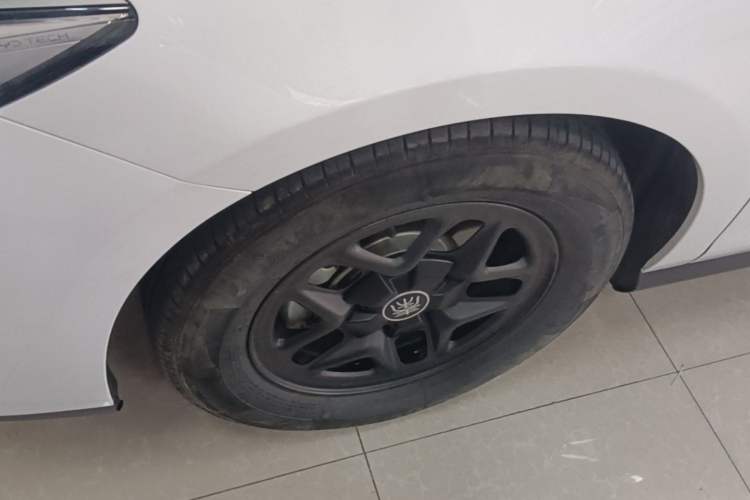 Used BYD Qin PLUS 2025 DM-i Smart Drive 55KM Leading Model Left Front Wheel Hub