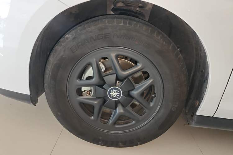 Used BYD Qin PLUS 2025 DM-i Smart Drive 55KM Leading Model Left Front Wheel Hub