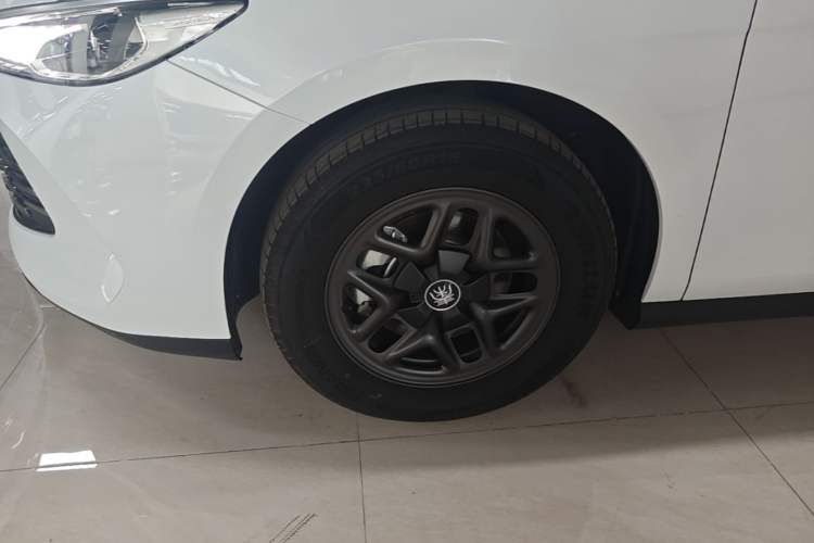 Used BYD Qin PLUS 2025 DM-i Smart Drive 55KM Leading Model Left Front Wheel Hub