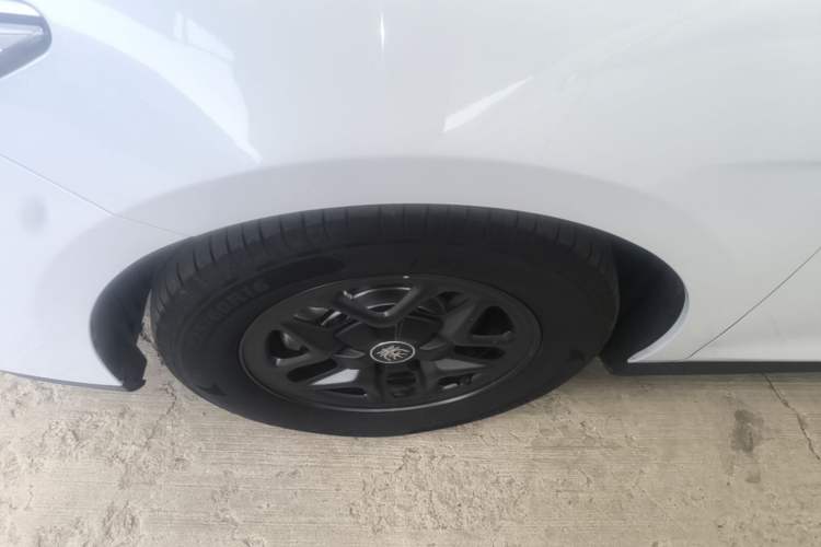 Used BYD Qin PLUS 2025 DM-i Smart Drive 55KM Leading Model Left Front Wheel Hub