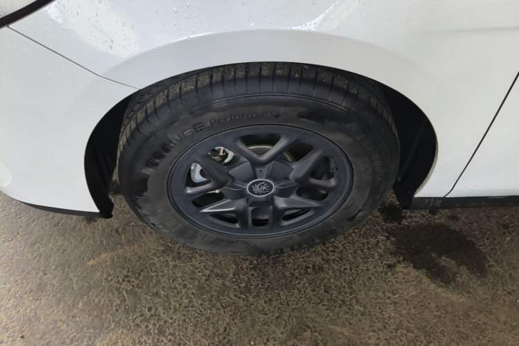 Used BYD Qin PLUS 2025 DM-i Smart Drive 55KM Leading Model Left Front Wheel Hub