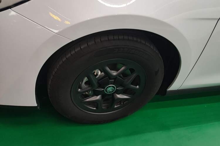 Used BYD Qin PLUS 2025 DM-i Smart Drive 55KM Leading Model Left Front Wheel Hub