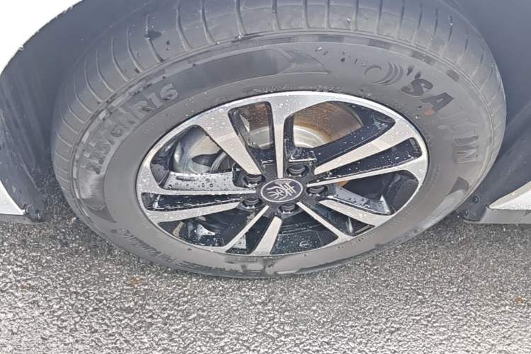 Used BYD Qin PLUS 2025 DM-i Smart Drive 120KM Superior Model Left Front Wheel Hub