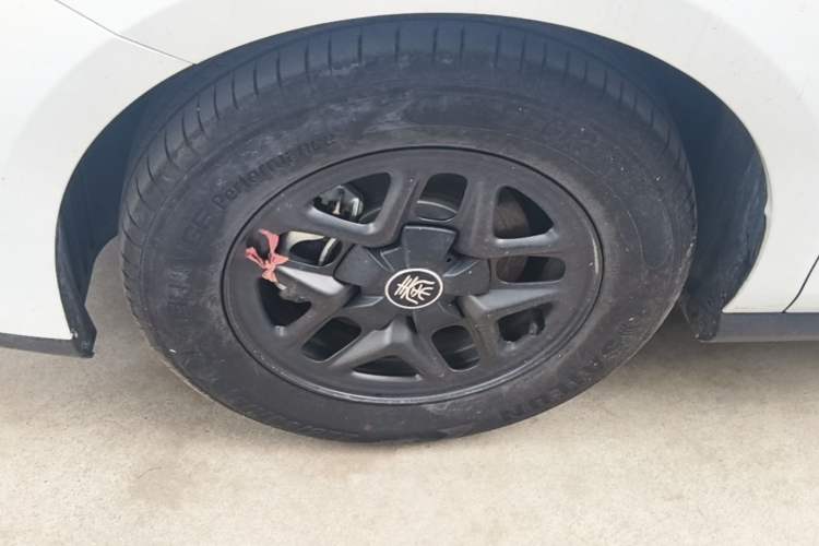 Used BYD Qin PLUS 2025 DM-i Smart Drive 55KM Leading Model Left Front Wheel Hub
