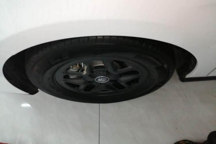 Used BYD Qin PLUS 2025 DM-i Smart Drive 55KM Leading Model Left Front Wheel Hub