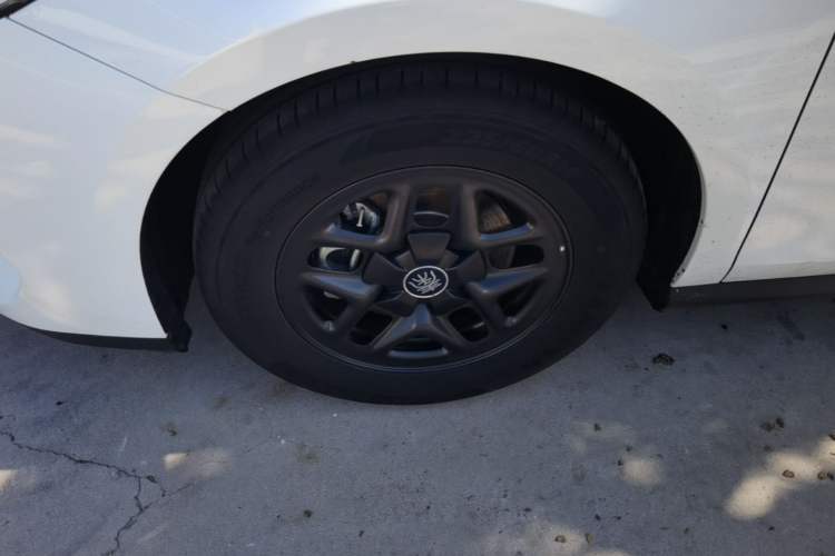 Used BYD Qin PLUS 2025 DM-i Smart Drive 55KM Leading Model Left Front Wheel Hub