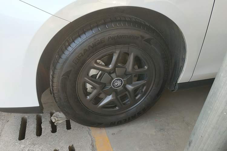 Used BYD Qin PLUS 2025 DM-i Smart Drive 55KM Leading Model Left Front Wheel Hub
