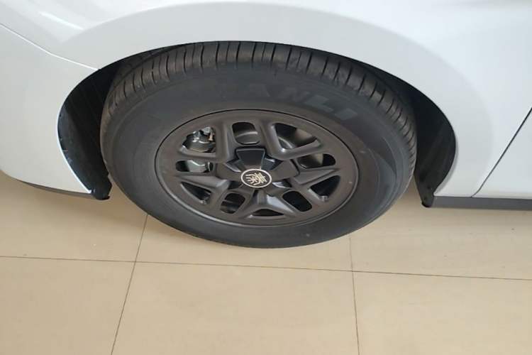 Used BYD Qin PLUS 2025 DM-i Smart Drive 55KM Leading Model Left Front Wheel Hub