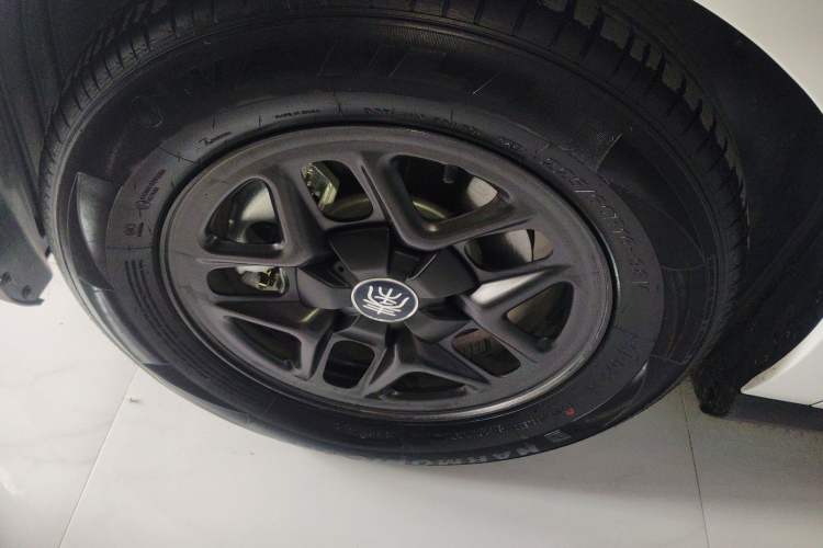 Used BYD Qin PLUS 2025 DM-i Smart Drive 55KM Leading Model Left Front Wheel Hub
