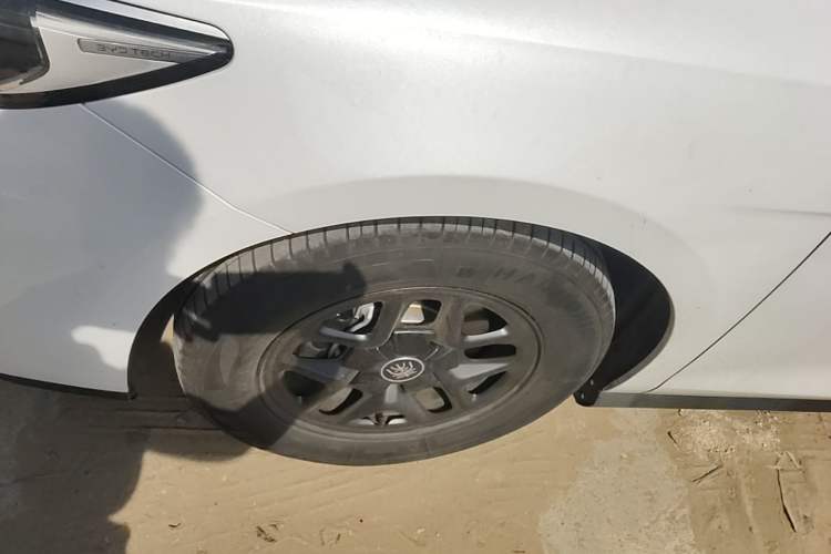 Used BYD Qin PLUS 2025 DM-i Smart Drive 55KM Leading Model Left Front Wheel Hub
