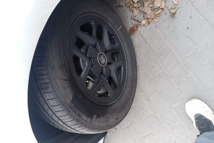 Used BYD Qin PLUS 2025 DM-i Smart Drive 55KM Leading Model Left Front Wheel Hub