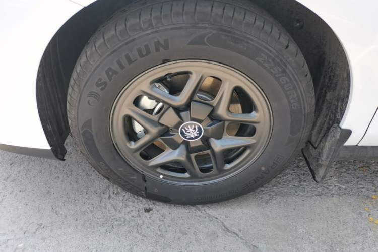 Used BYD Qin PLUS 2025 DM-i Smart Drive 55KM Leading Model Left Front Wheel Hub