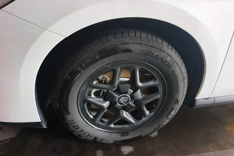Used BYD Qin PLUS 2025 DM-i Smart Drive 55KM Leading Model Left Front Wheel Hub