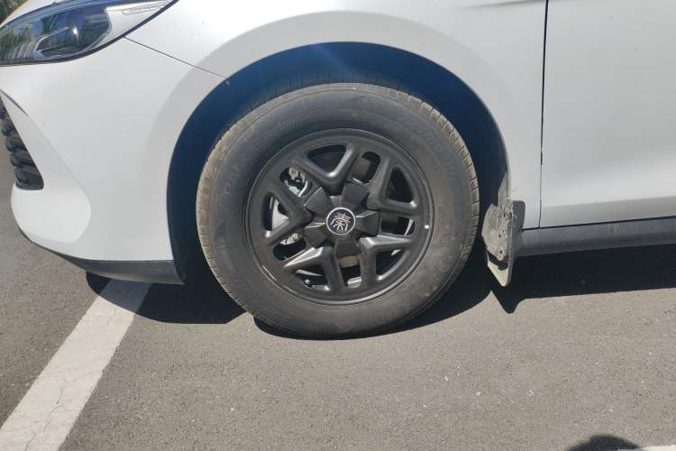 Used BYD Qin PLUS 2025 DM-i Smart Drive 55KM Leading Model Left Front Wheel Hub