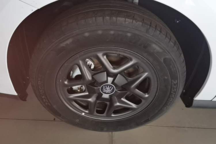 Used BYD Qin PLUS  Left Front Wheel Hub