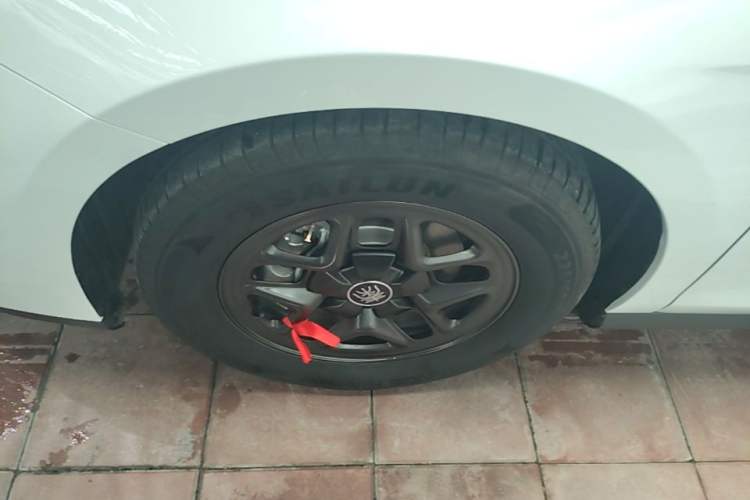 Used BYD Qin PLUS 2025 DM-i Smart Drive 55KM Leading Model Left Front Wheel Hub