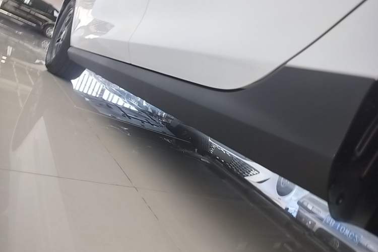 Used BYD Qin PLUS 2025 DM-i Smart Drive 55KM Leading Model Left Side Sill