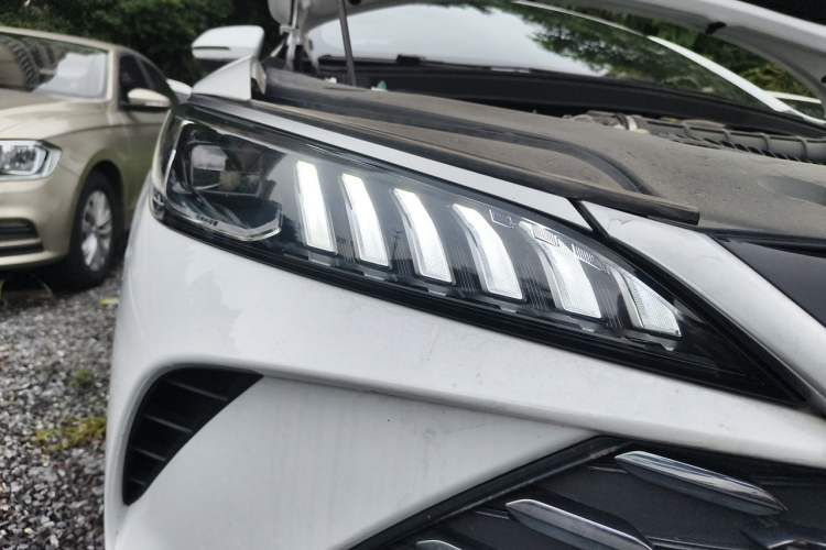 Used BYD Qin PLUS 2025 DM-i Smart Drive 55KM Leading Model Right Front Headlight