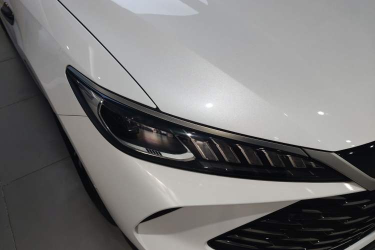 Used BYD Qin PLUS 2025 DM-i Smart Drive 120KM Superior Model Right Front Headlight