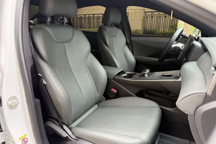 Used BYD Qin PLUS 2025 DM-i Smart Drive 55KM Leading Model Right Front Seat