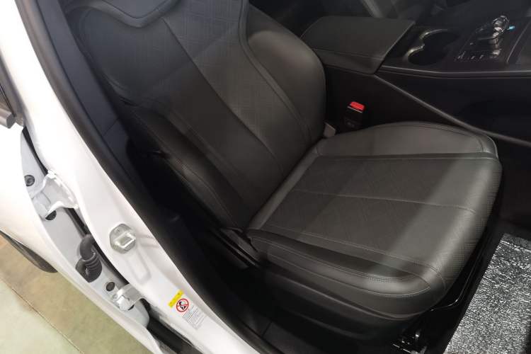 Used BYD Qin PLUS 2025 DM-i Smart Drive 55KM Leading Model Right Front Seat