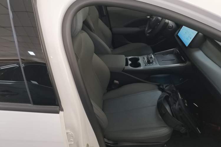 Used BYD Qin PLUS 2025 DM-i Smart Drive 55KM Leading Model Right Front Seat