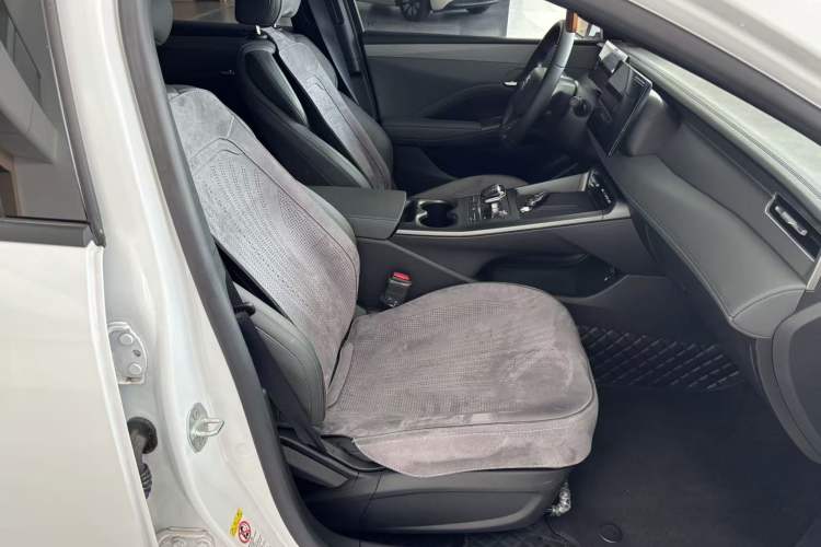 Used BYD Qin PLUS 2025 DM-i Smart Drive 55KM Leading Model Right Front Seat