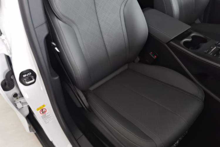 Used BYD Qin PLUS 2025 DM-i Smart Drive 55KM Leading Model Right Front Seat