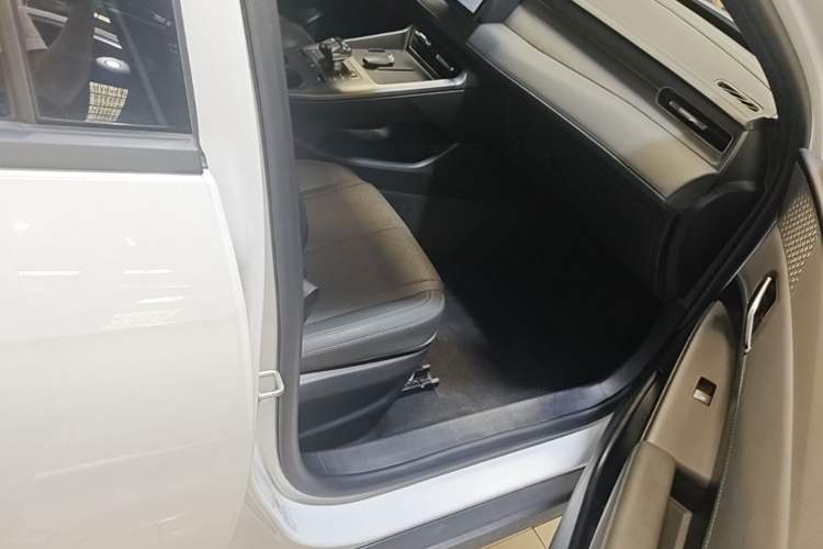 Used BYD Qin PLUS 2025 DM-i Smart Drive 55KM Leading Model Right Front Seat