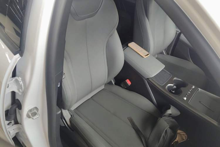 Used BYD Qin PLUS  Right Front Seat